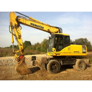 KOMATSU PW 220