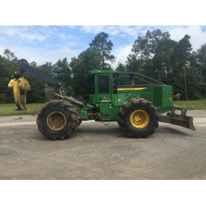 John Deere 748L