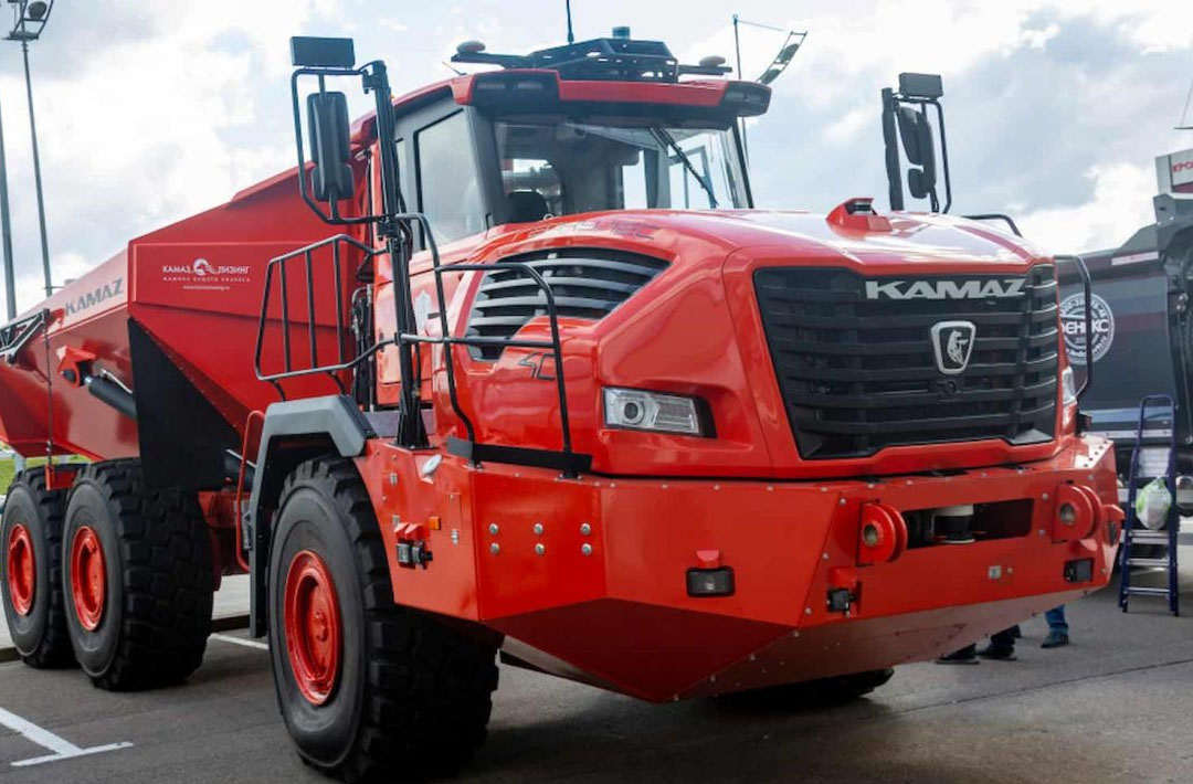 Годзилла из России: как выглядит новейший карьерный самосвал КамАЗ-6561